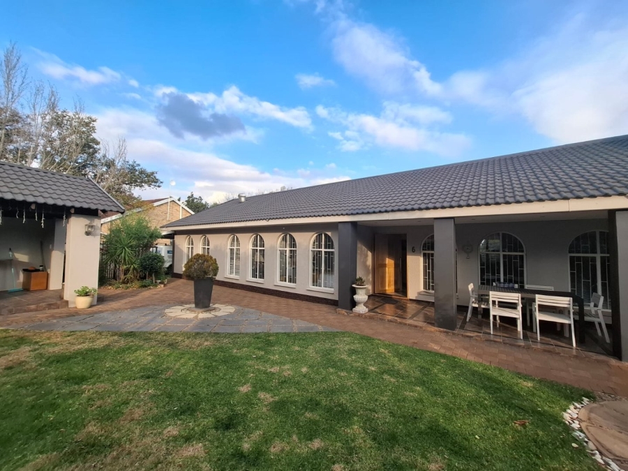 4 Bedroom Property for Sale in Pellissier Free State